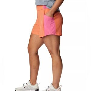 COLUMBIA
Women's Hike™ Colorblocked Shorts